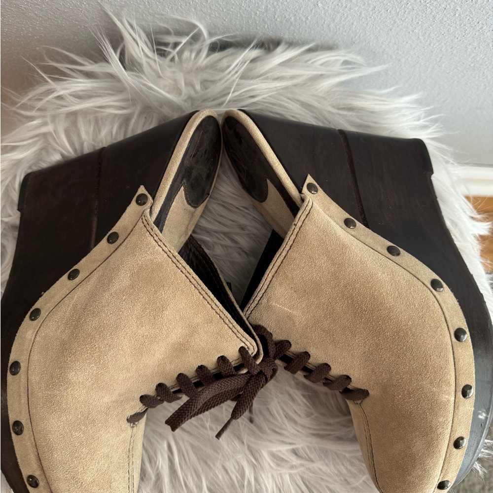 Diane Von Furstenberg Cream and Brown Mules with Elegant Design